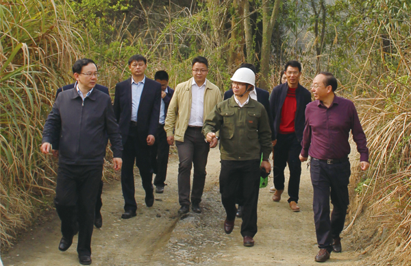 ?時任贛州市委常委、副市長劉文華等一行調(diào)研我司龍南縣稀土礦山尾水收集治理項目