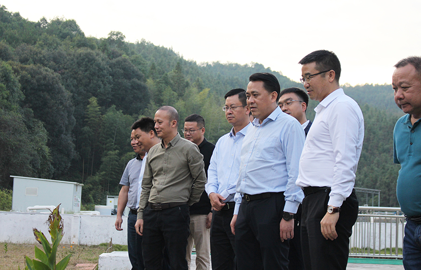 岑溪市稀土產(chǎn)業(yè)發(fā)展與礦山綜合治理考察組一行先后到我司龍南黃沙、定南上下營稀土尾水項(xiàng)目調(diào)研