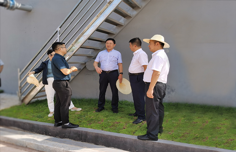 江西省生態(tài)環(huán)境廳副廳長級生態(tài)環(huán)境監(jiān)察專員、贛南專員辦主任喻子水一行蒞臨挺進環(huán)保和樂新村項目點視察調(diào)研